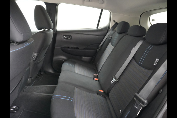 Nissan Leaf 2.ZERO EDITION 40kWh Trekhaak Adaptieve Cruise Control Navi 360°Camera Apple Carplay Android Auto Stuur+Stoelverwarming Keyless Pdc Led Bluetooth DAB Dodehoek Detector Privacy Glas Rijstrooksensor met correctie Verkeersbord detectie Origineel Nederlandse Auto