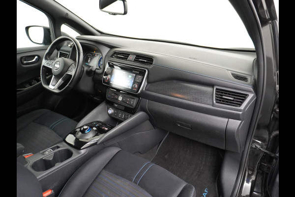 Nissan Leaf 2.ZERO EDITION 40kWh Trekhaak Adaptieve Cruise Control Navi 360°Camera Apple Carplay Android Auto Stuur+Stoelverwarming Keyless Pdc Led Bluetooth DAB Dodehoek Detector Privacy Glas Rijstrooksensor met correctie Verkeersbord detectie Origineel Nederlandse Auto
