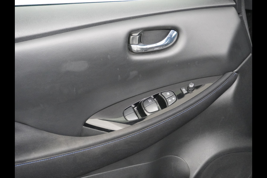 Nissan Leaf 2.ZERO EDITION 40kWh Trekhaak Adaptieve Cruise Control Navi 360°Camera Apple Carplay Android Auto Stuur+Stoelverwarming Keyless Pdc Led Bluetooth DAB Dodehoek Detector Privacy Glas Rijstrooksensor met correctie Verkeersbord detectie Origineel Nederlandse Auto