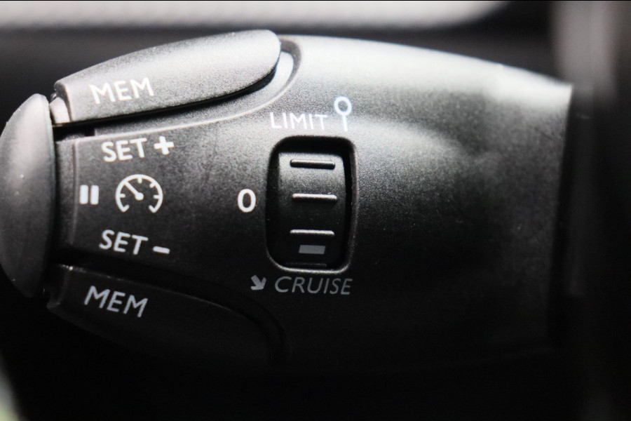 Peugeot 2008 1.2 PureTech GT-Line * Origineel Nederlands * Camera Apple carplay / Android Auto