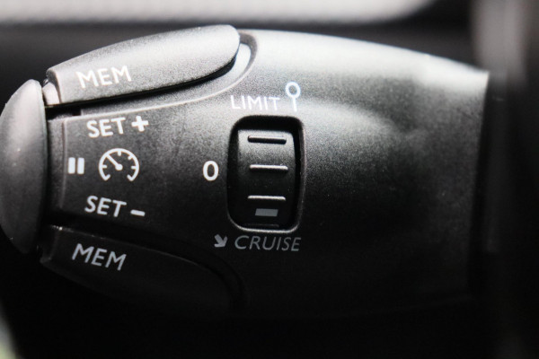 Peugeot 2008 1.2 PureTech GT-Line * Origineel Nederlands * Camera Apple carplay / Android Auto