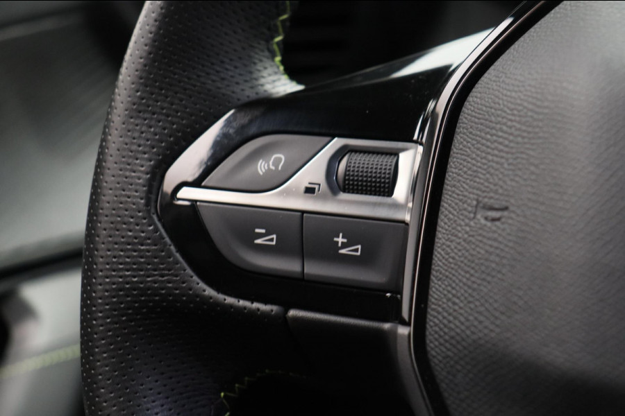 Peugeot 2008 1.2 PureTech GT-Line * Origineel Nederlands * Camera Apple carplay / Android Auto