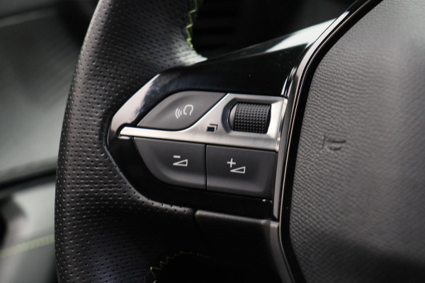 Peugeot 2008 1.2 PureTech GT-Line * Origineel Nederlands * Camera Apple carplay / Android Auto
