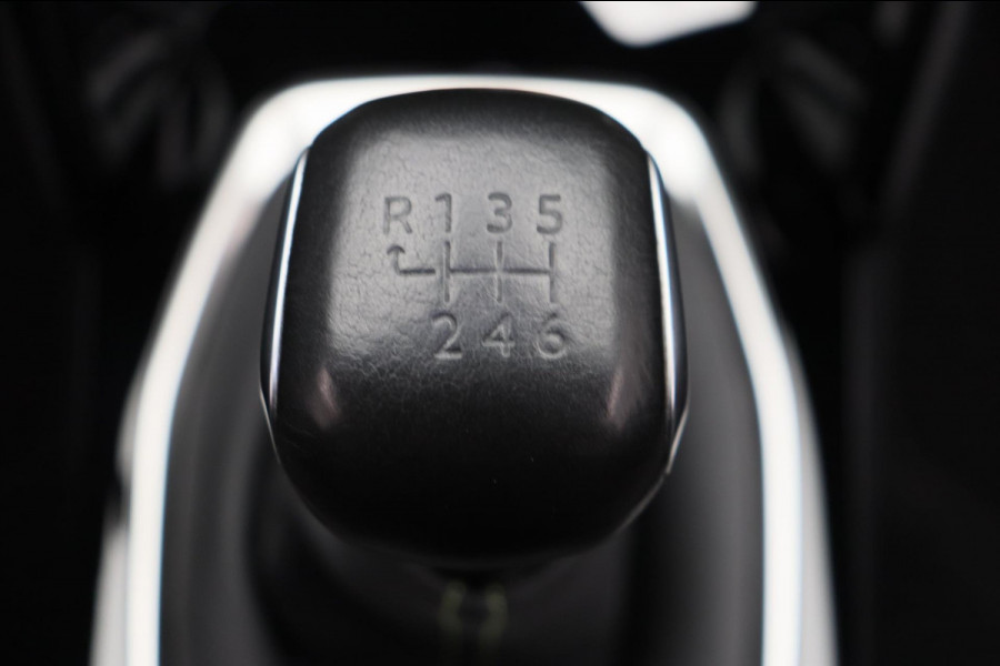 Peugeot 2008 1.2 PureTech GT-Line * Origineel Nederlands * Camera Apple carplay / Android Auto