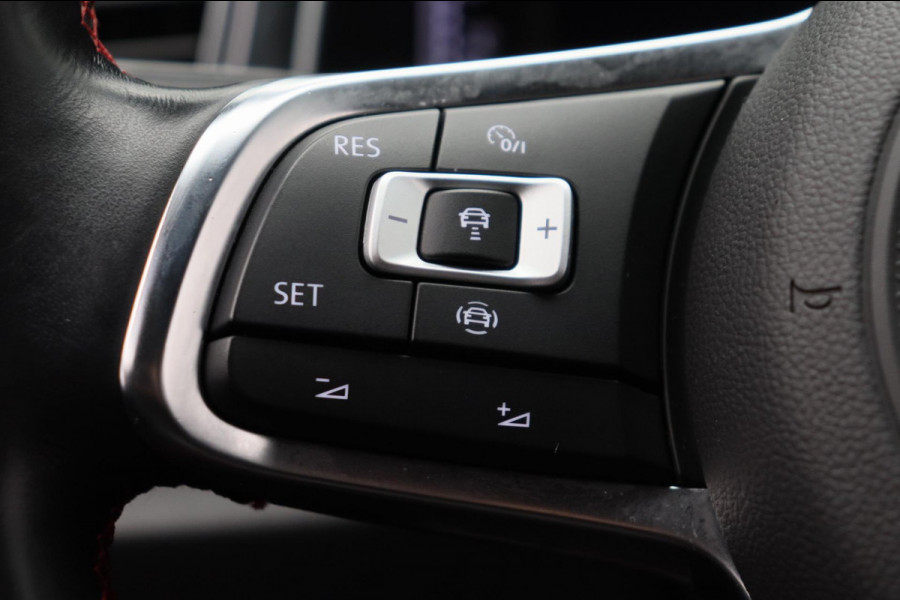 Volkswagen T-Roc 1.5 TSI Sport Business * R-Line * Carplay Adaptive-cruise Camera Navigatie