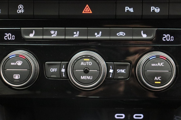 Volkswagen T-Roc 1.5 TSI Sport Business * R-Line * Carplay Adaptive-cruise Camera Navigatie