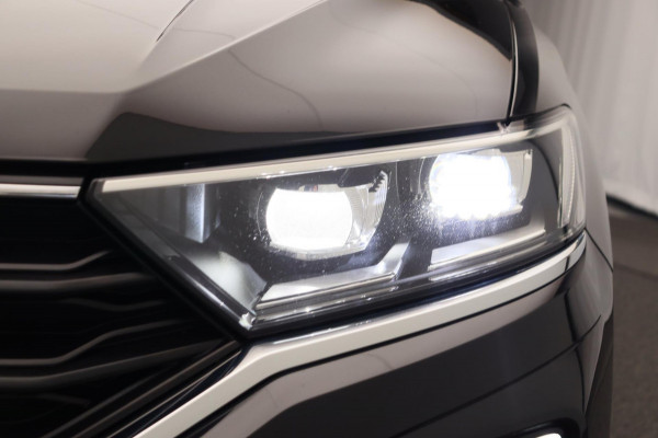 Volkswagen T-Roc 1.5 TSI Sport Business * R-Line * Carplay Adaptive-cruise Camera Navigatie