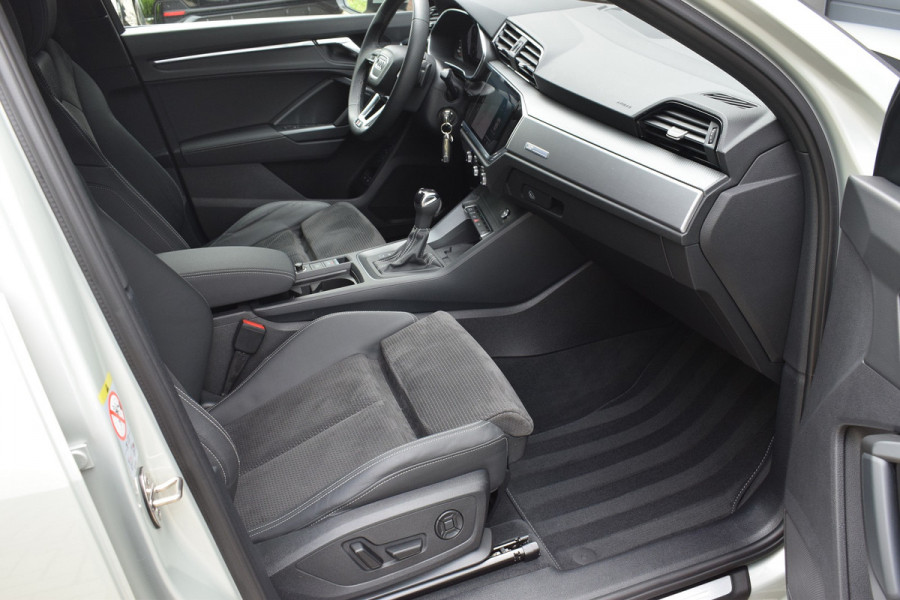 Audi Q3 Sportback 45 TFSIe S-line | Pano | Camera | 20"
