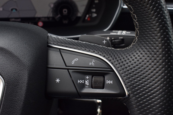 Audi Q3 Sportback 45 TFSIe S-line | Pano | Camera | 20"
