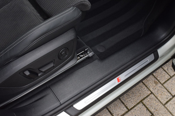 Audi Q3 Sportback 45 TFSIe S-line | Pano | Camera | 20"