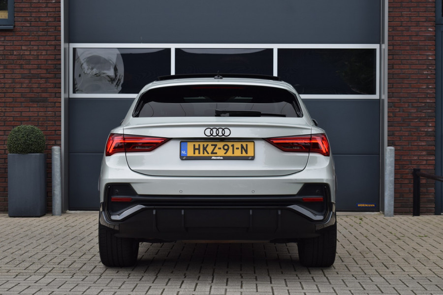 Audi Q3 Sportback 45 TFSIe S-line | Pano | Camera | 20"