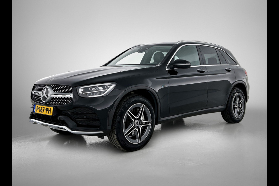 Mercedes-Benz GLC 300 e 4MATIC Business Solution AMG | Panoramadak | Lichtmetalen velgen | Navigatie | Parking support | camera achter | Inclusief 24 maanden MB Certified garantie voor Europa.