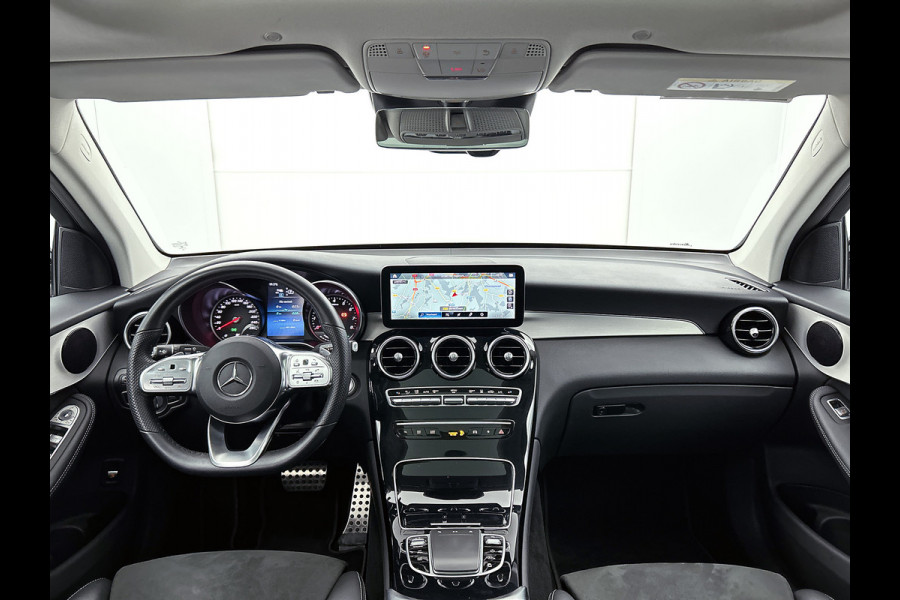 Mercedes-Benz GLC 300 e 4MATIC Business Solution AMG | Panoramadak | Lichtmetalen velgen | Navigatie | Parking support | camera achter | Inclusief 24 maanden MB Certified garantie voor Europa.