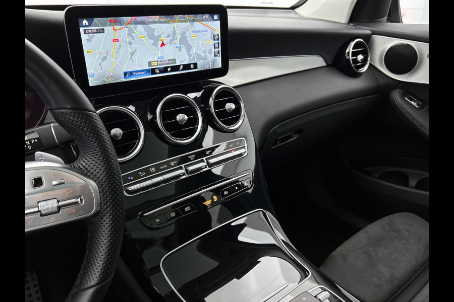 Mercedes-Benz GLC 300 e 4MATIC Business Solution AMG | Panoramadak | Lichtmetalen velgen | Navigatie | Parking support | camera achter | Inclusief 24 maanden MB Certified garantie voor Europa.