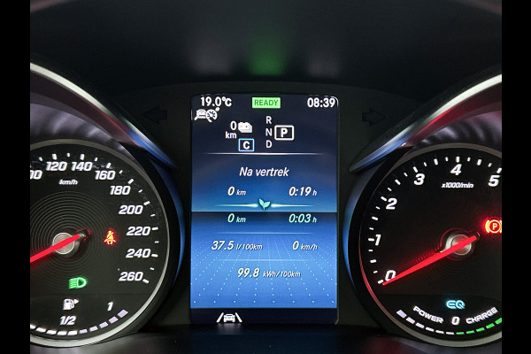 Mercedes-Benz GLC 300 e 4MATIC Business Solution AMG | Panoramadak | Lichtmetalen velgen | Navigatie | Parking support | camera achter | Inclusief 24 maanden MB Certified garantie voor Europa.