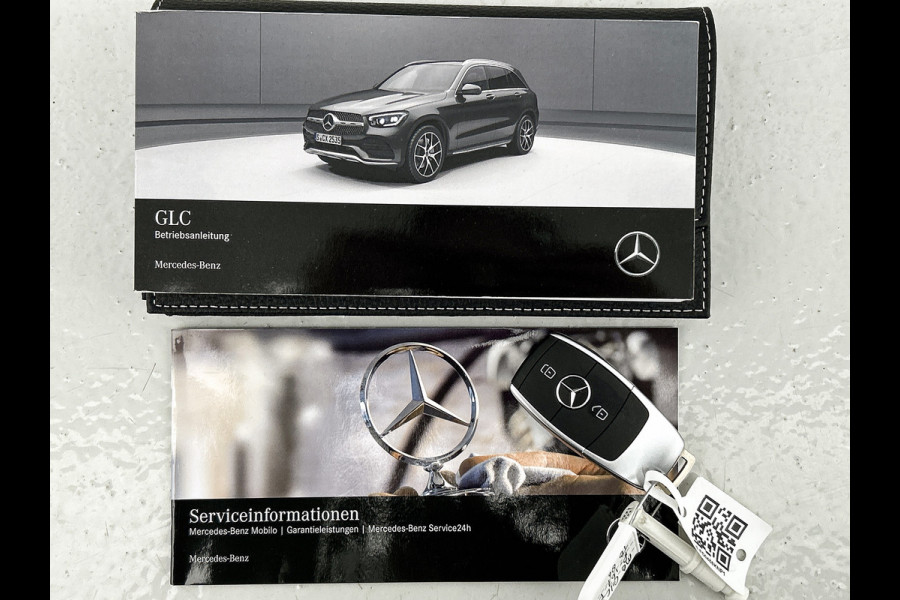 Mercedes-Benz GLC 300 e 4MATIC Business Solution AMG | Panoramadak | Lichtmetalen velgen | Navigatie | Parking support | camera achter | Inclusief 24 maanden MB Certified garantie voor Europa.