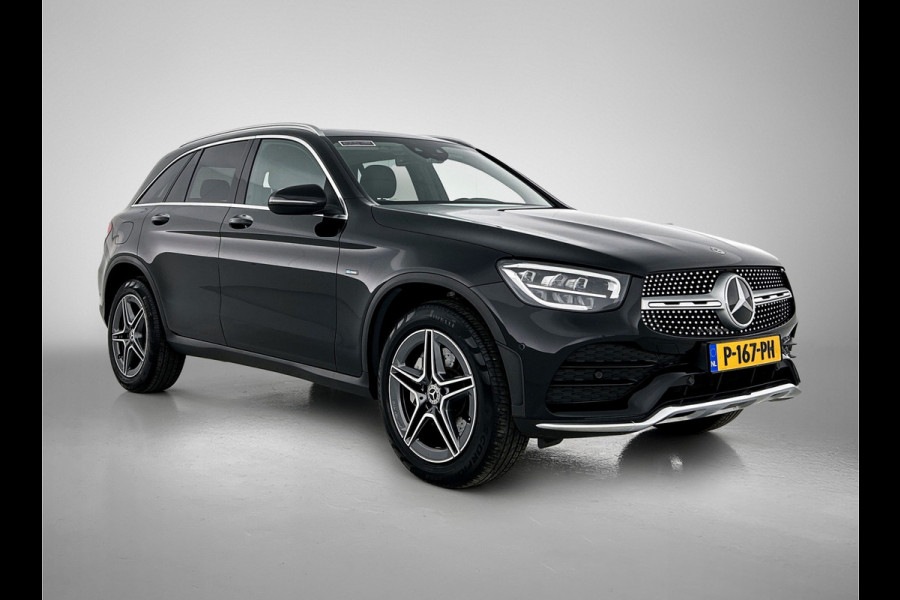 Mercedes-Benz GLC 300 e 4MATIC Business Solution AMG | Panoramadak | Lichtmetalen velgen | Navigatie | Parking support | camera achter | Inclusief 24 maanden MB Certified garantie voor Europa.