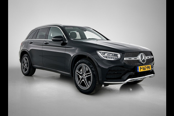 Mercedes-Benz GLC 300 e 4MATIC Business Solution AMG | Panoramadak | Lichtmetalen velgen | Navigatie | Parking support | camera achter | Inclusief 24 maanden MB Certified garantie voor Europa.