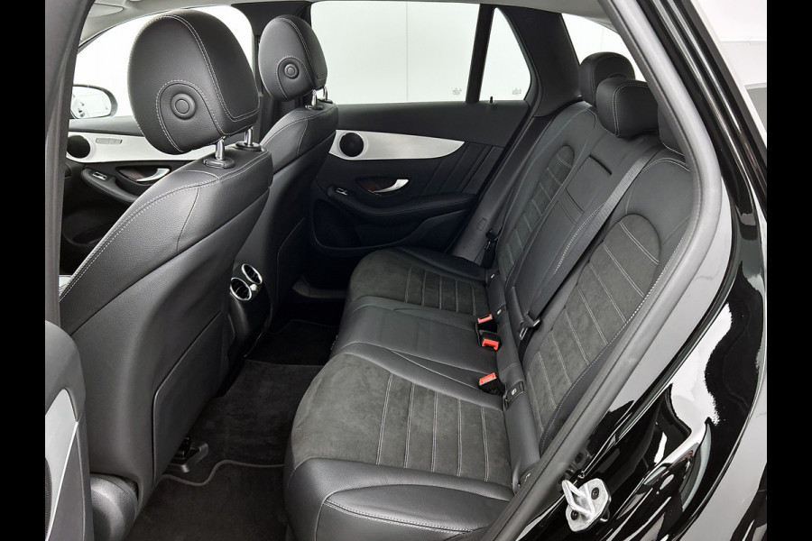Mercedes-Benz GLC 300 e 4MATIC Business Solution AMG | Panoramadak | Lichtmetalen velgen | Navigatie | Parking support | camera achter | Inclusief 24 maanden MB Certified garantie voor Europa.