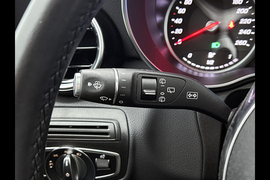 Mercedes-Benz GLC 300 e 4MATIC Business Solution AMG | Panoramadak | Lichtmetalen velgen | Navigatie | Parking support | camera achter | Inclusief 24 maanden MB Certified garantie voor Europa.