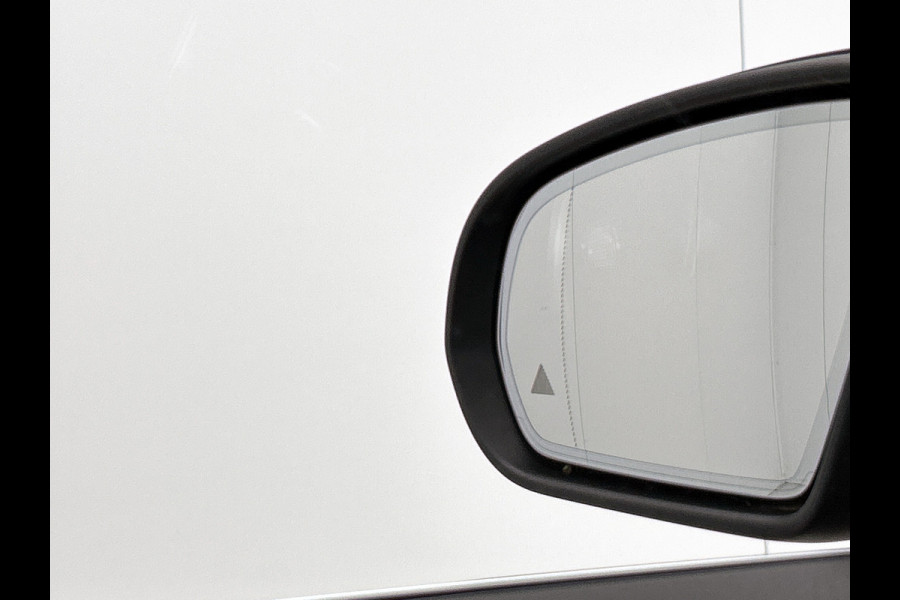 Mercedes-Benz GLC 300 e 4MATIC Business Solution AMG | Panoramadak | Lichtmetalen velgen | Navigatie | Parking support | camera achter | Inclusief 24 maanden MB Certified garantie voor Europa.