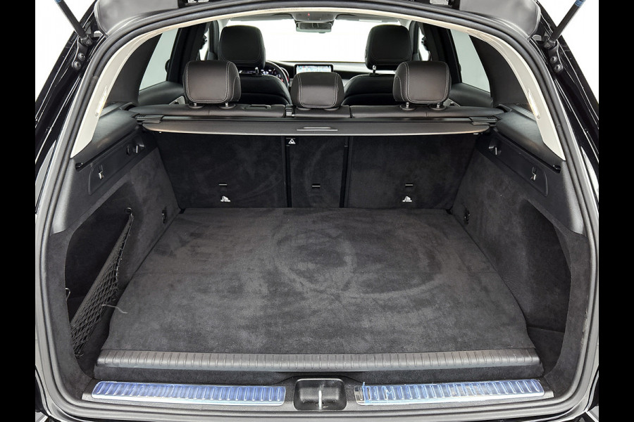 Mercedes-Benz GLC 300 e 4MATIC Business Solution AMG | Panoramadak | Lichtmetalen velgen | Navigatie | Parking support | camera achter | Inclusief 24 maanden MB Certified garantie voor Europa.