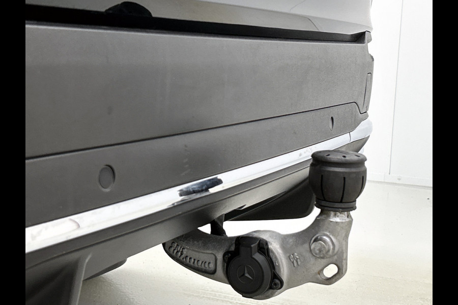 Mercedes-Benz GLC 300 e 4MATIC Business Solution AMG | Panoramadak | Lichtmetalen velgen | Navigatie | Parking support | camera achter | Inclusief 24 maanden MB Certified garantie voor Europa.