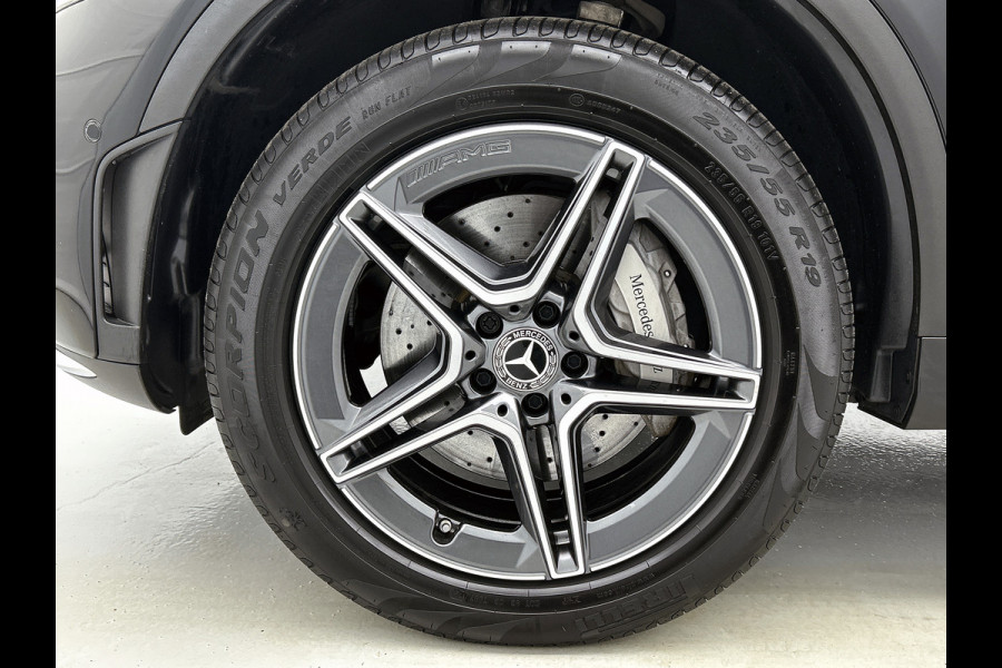 Mercedes-Benz GLC 300 e 4MATIC Business Solution AMG | Panoramadak | Lichtmetalen velgen | Navigatie | Parking support | camera achter | Inclusief 24 maanden MB Certified garantie voor Europa.