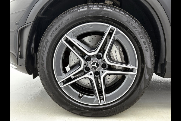 Mercedes-Benz GLC 300 e 4MATIC Business Solution AMG | Panoramadak | Lichtmetalen velgen | Navigatie | Parking support | camera achter | Inclusief 24 maanden MB Certified garantie voor Europa.