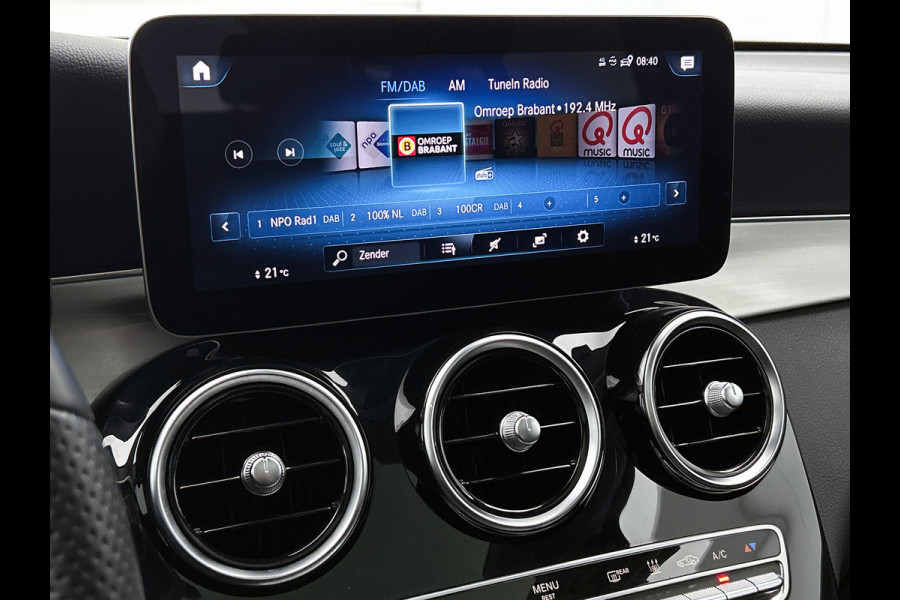 Mercedes-Benz GLC 300 e 4MATIC Business Solution AMG | Panoramadak | Lichtmetalen velgen | Navigatie | Parking support | camera achter | Inclusief 24 maanden MB Certified garantie voor Europa.