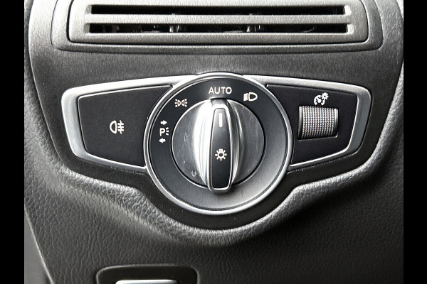 Mercedes-Benz GLC 300 e 4MATIC Business Solution AMG | Panoramadak | Lichtmetalen velgen | Navigatie | Parking support | camera achter | Inclusief 24 maanden MB Certified garantie voor Europa.