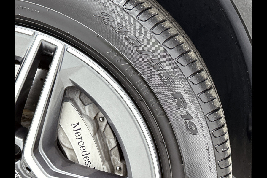 Mercedes-Benz GLC 300 e 4MATIC Business Solution AMG | Panoramadak | Lichtmetalen velgen | Navigatie | Parking support | camera achter | Inclusief 24 maanden MB Certified garantie voor Europa.