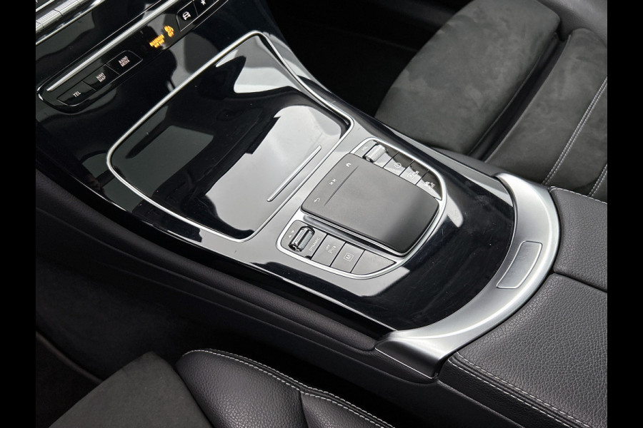 Mercedes-Benz GLC 300 e 4MATIC Business Solution AMG | Panoramadak | Lichtmetalen velgen | Navigatie | Parking support | camera achter | Inclusief 24 maanden MB Certified garantie voor Europa.