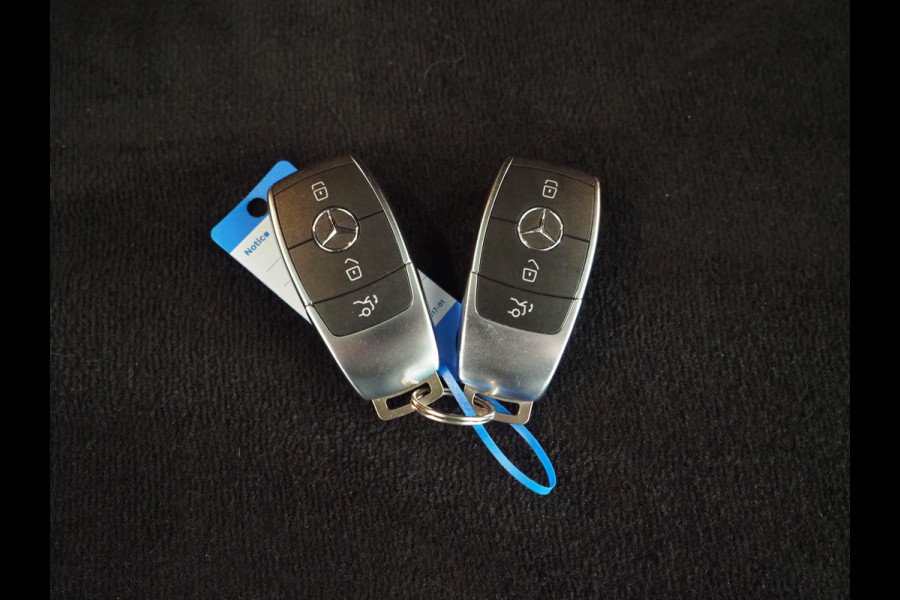 Mercedes-Benz GLC 300e 4MATIC AMG | Panoramadak | 360 | Keyless | Virtual | Stoelverwarming | Carplay