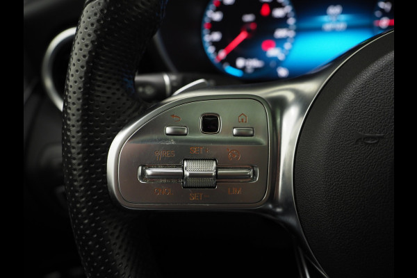 Mercedes-Benz GLC 300e 4MATIC AMG | Panoramadak | 360 | Keyless | Virtual | Stoelverwarming | Carplay
