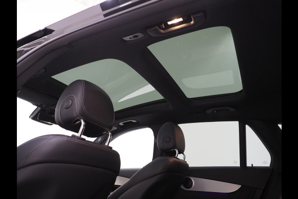 Mercedes-Benz GLC 300e 4MATIC AMG | Panoramadak | 360 | Keyless | Virtual | Stoelverwarming | Carplay