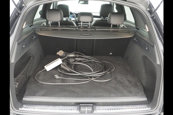 Mercedes-Benz GLC 300e 4MATIC AMG | Panoramadak | 360 | Keyless | Virtual | Stoelverwarming | Carplay
