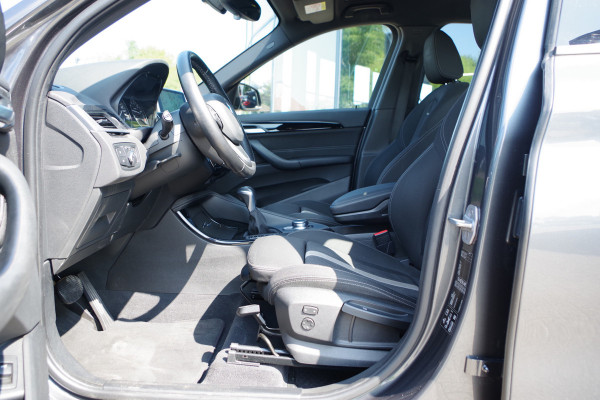 BMW X1 xDrive20i 192 PK Automaat High Executive, Head-Up, Climate Control, Trekhaak, Sportstoelen
