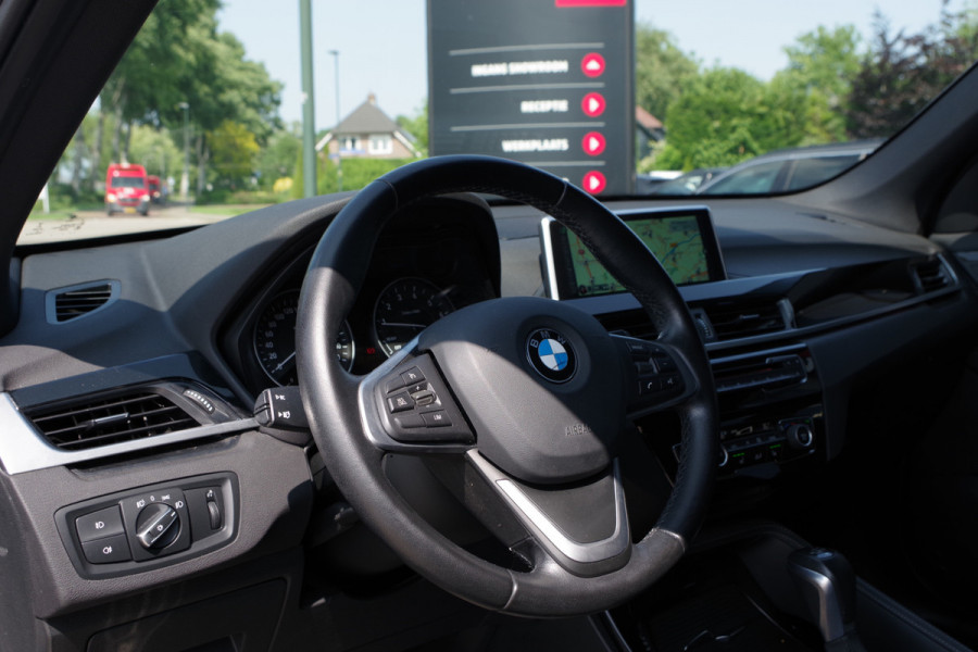 BMW X1 xDrive20i 192 PK Automaat High Executive, Head-Up, Climate Control, Trekhaak, Sportstoelen