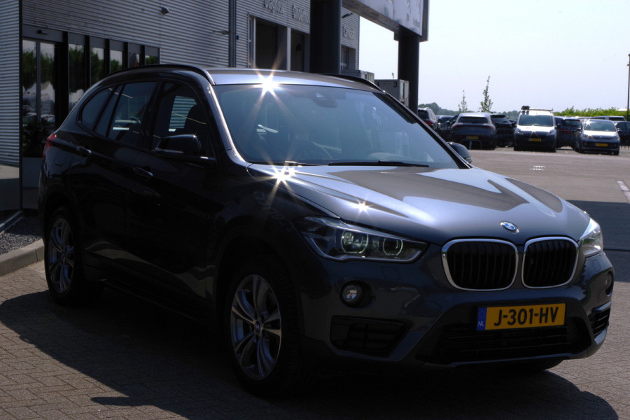 BMW X1 xDrive20i 192 PK Automaat High Executive, Head-Up, Climate Control, Trekhaak, Sportstoelen