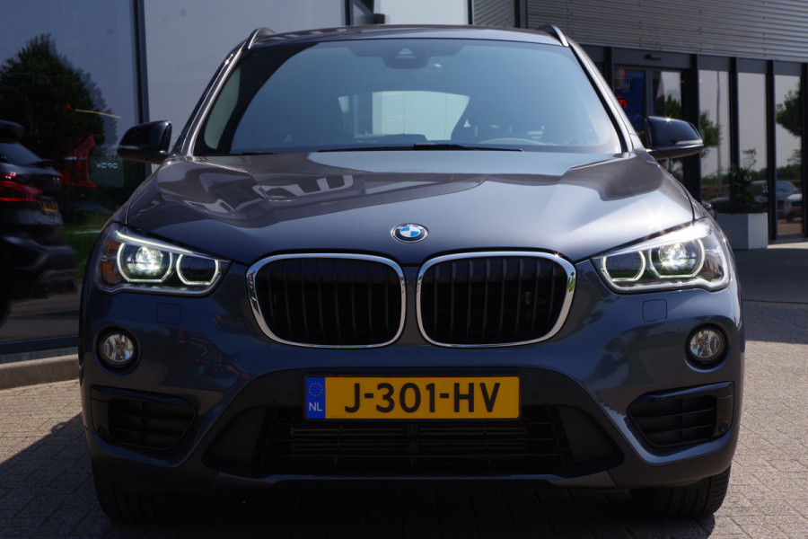 BMW X1 xDrive20i 192 PK Automaat High Executive, Head-Up, Climate Control, Trekhaak, Sportstoelen