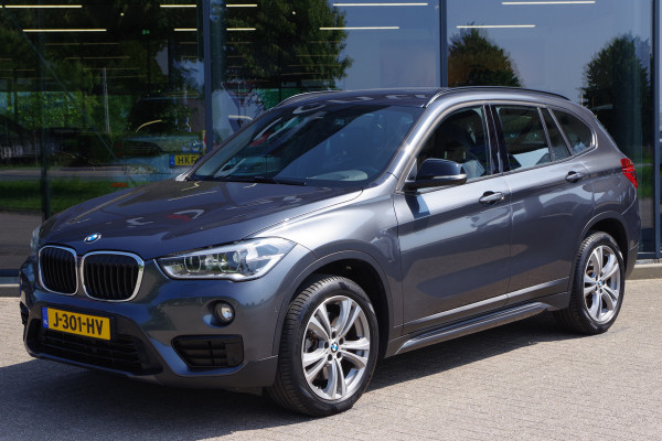 BMW X1 xDrive20i 192 PK Automaat High Executive, Head-Up, Climate Control, Trekhaak, Sportstoelen