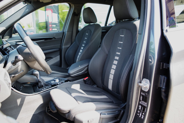 BMW X1 xDrive20i 192 PK Automaat High Executive, Head-Up, Climate Control, Trekhaak, Sportstoelen