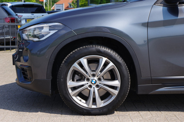 BMW X1 xDrive20i 192 PK Automaat High Executive, Head-Up, Climate Control, Trekhaak, Sportstoelen
