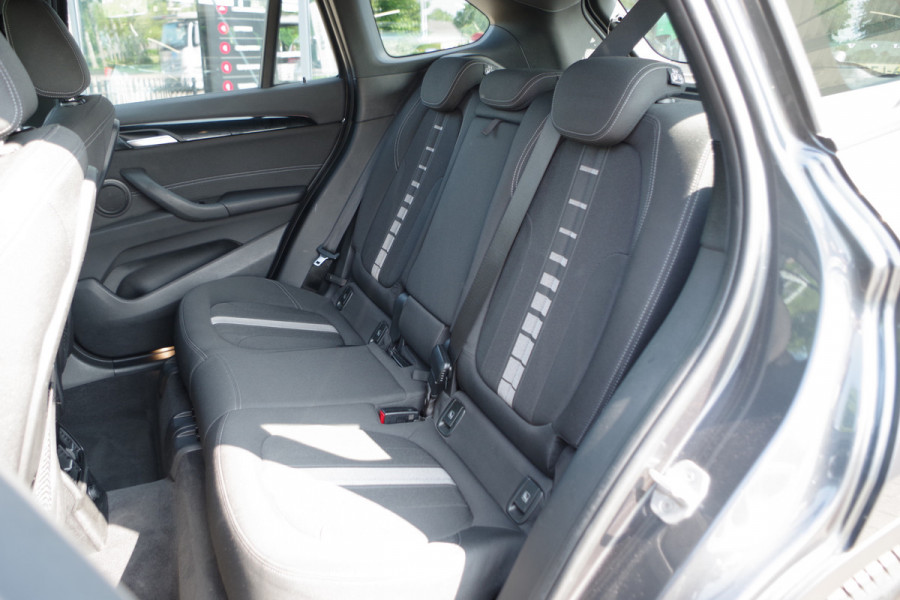 BMW X1 xDrive20i 192 PK Automaat High Executive, Head-Up, Climate Control, Trekhaak, Sportstoelen