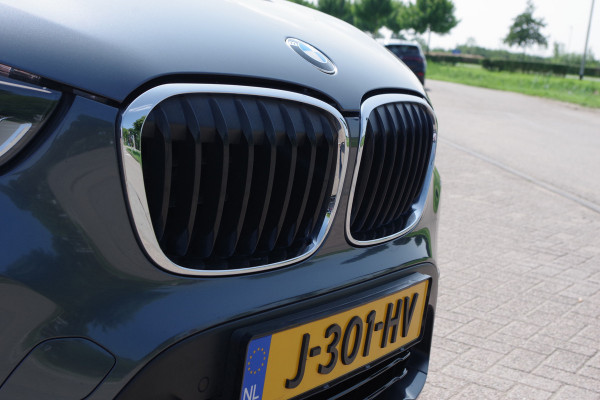 BMW X1 xDrive20i 192 PK Automaat High Executive, Head-Up, Climate Control, Trekhaak, Sportstoelen