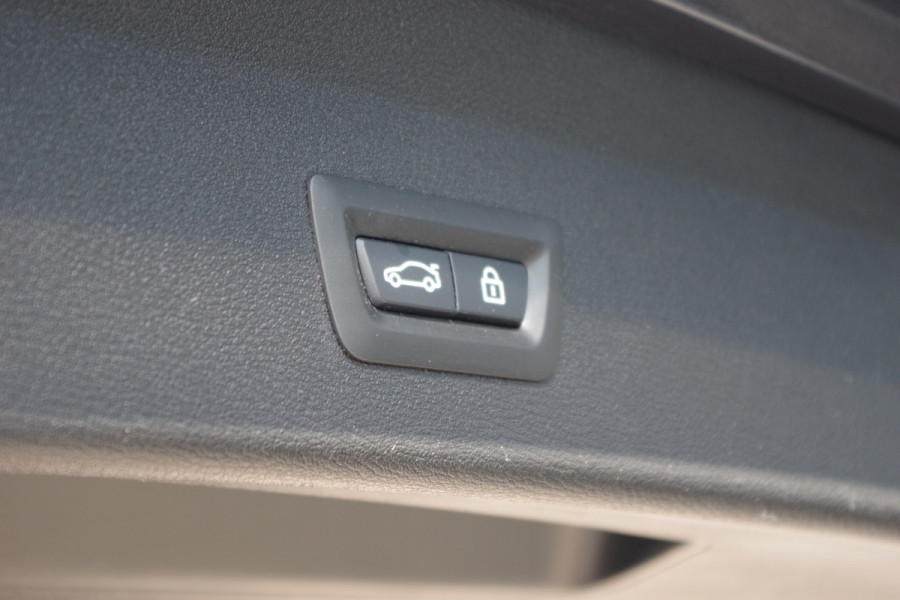 BMW X1 xDrive20i 192 PK Automaat High Executive, Head-Up, Climate Control, Trekhaak, Sportstoelen