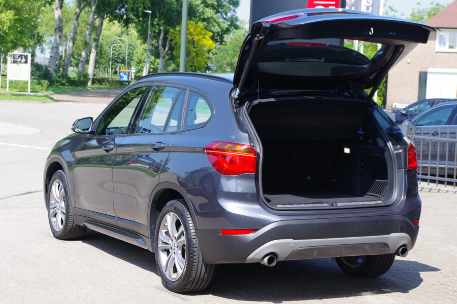 BMW X1 xDrive20i 192 PK Automaat High Executive, Head-Up, Climate Control, Trekhaak, Sportstoelen