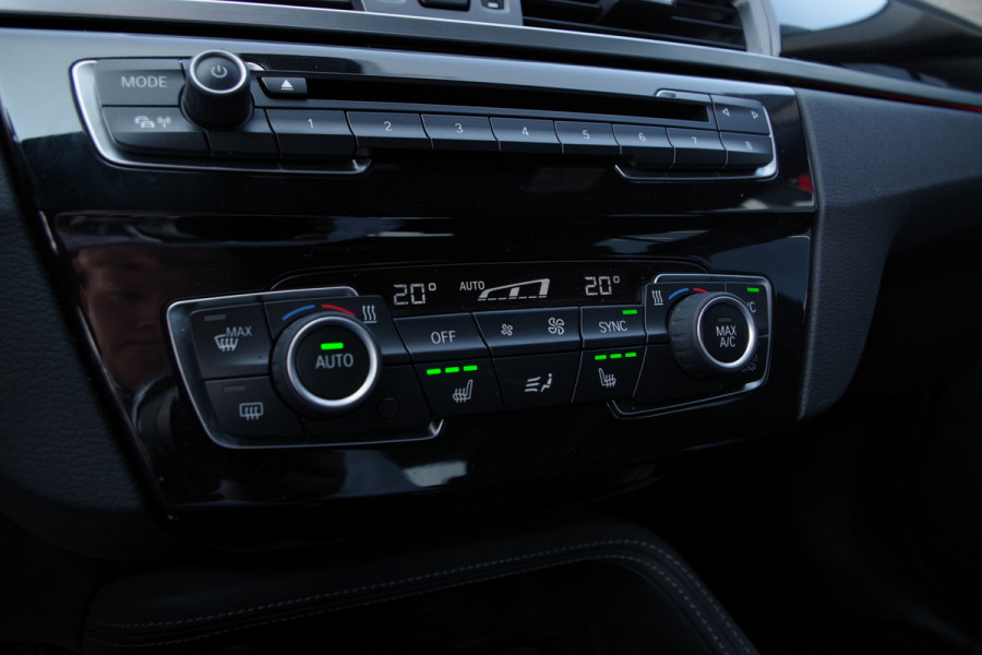 BMW X1 xDrive20i 192 PK Automaat High Executive, Head-Up, Climate Control, Trekhaak, Sportstoelen