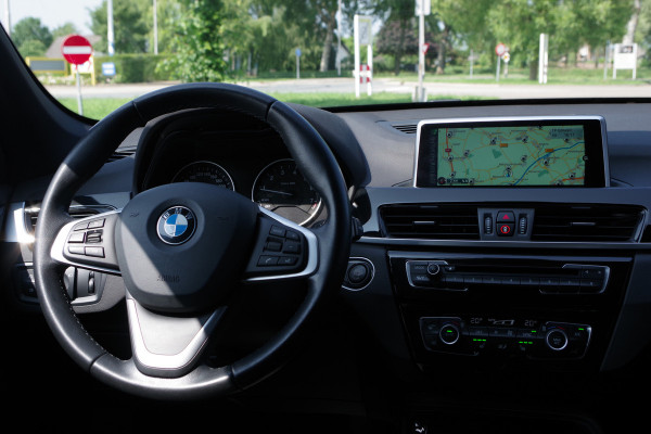 BMW X1 xDrive20i 192 PK Automaat High Executive, Head-Up, Climate Control, Trekhaak, Sportstoelen